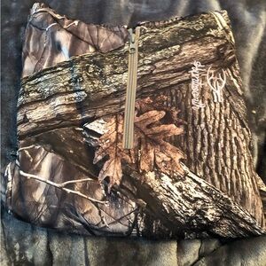Hooded camo pullover size Lg Huntsworth
